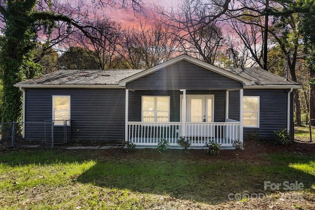 view of front of house featuring a porch and a yard