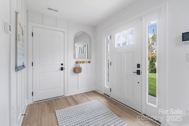 entryway featuring visible vents and light wood-style flooring