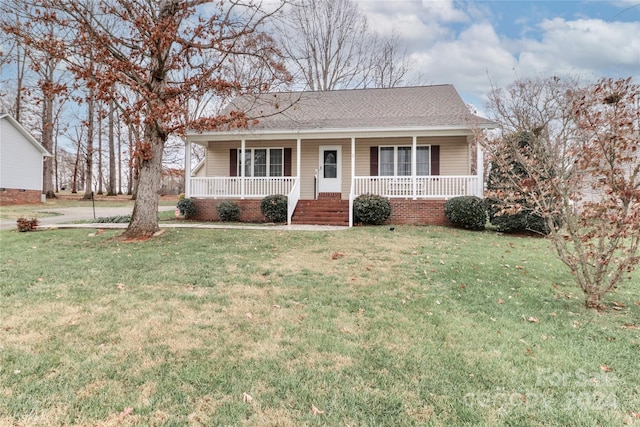 view of front of home featuring a front lawn