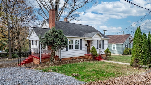 view of front facade featuring a front yard