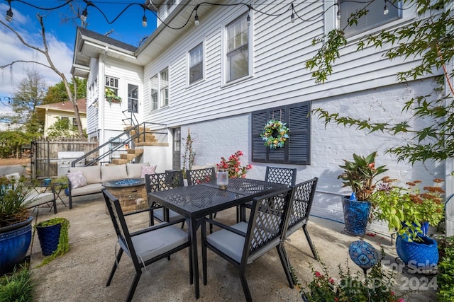 view of patio featuring a fire pit