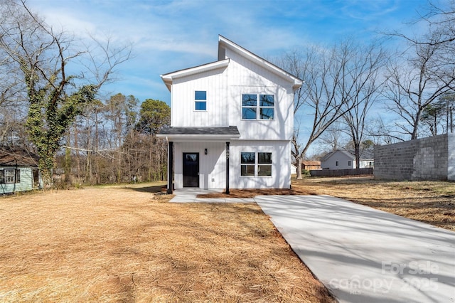 view of front of house with fence