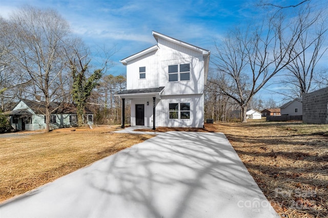 modern inspired farmhouse with a front lawn