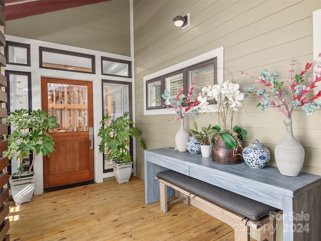 property entrance featuring a porch