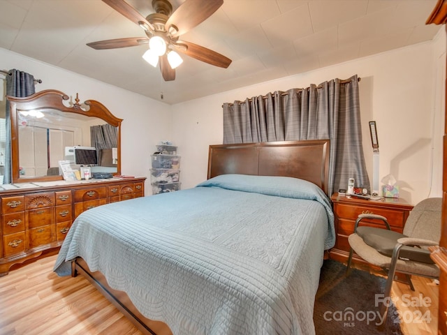 bedroom featuring light wood-type flooring and ceiling fan