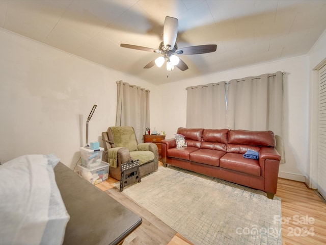 living room featuring ceiling fan and light hardwood / wood-style floors