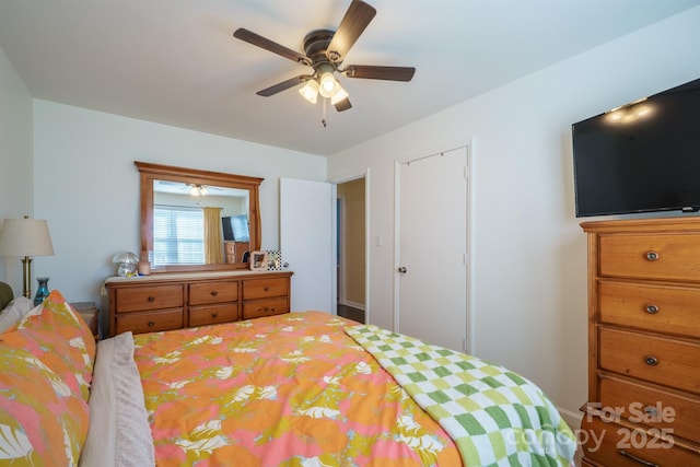 bedroom with ceiling fan