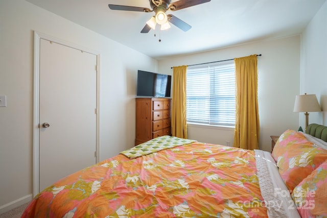 bedroom with ceiling fan