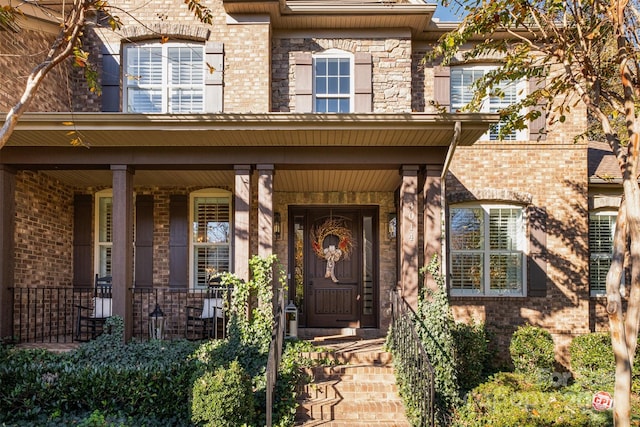 doorway to property with covered porch