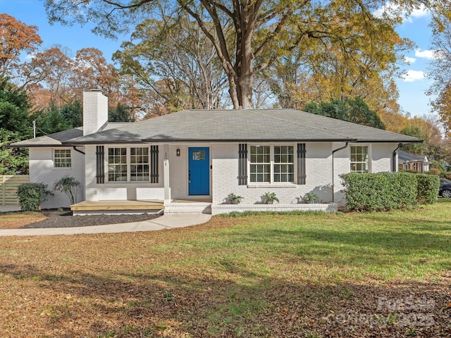 single story home featuring a porch and a front yard