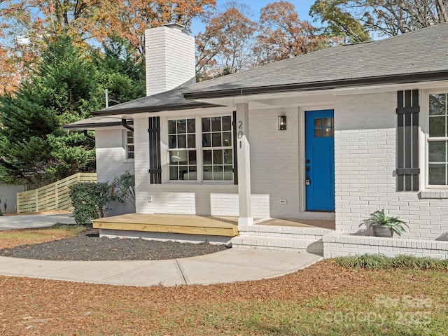 entrance to property featuring covered porch