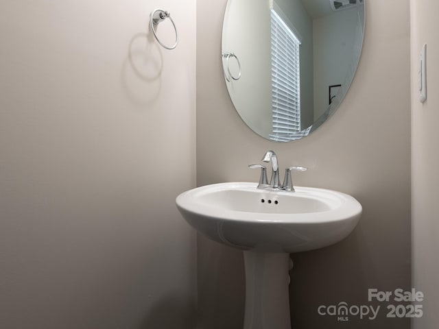 bathroom featuring sink