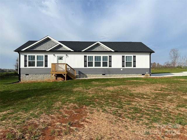 view of front of property with a front yard