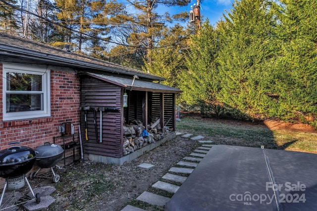 view of yard with a patio area