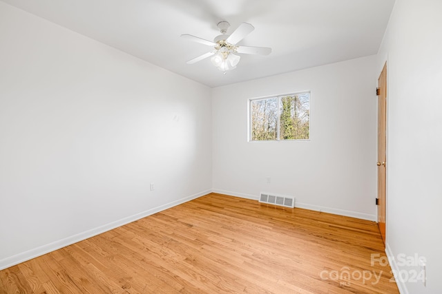 empty room featuring light wood-type flooring and ceiling fan