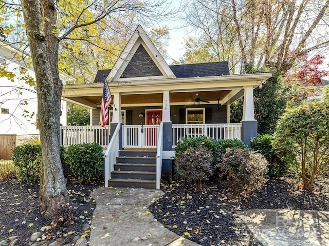 view of front facade featuring ceiling fan and a porch