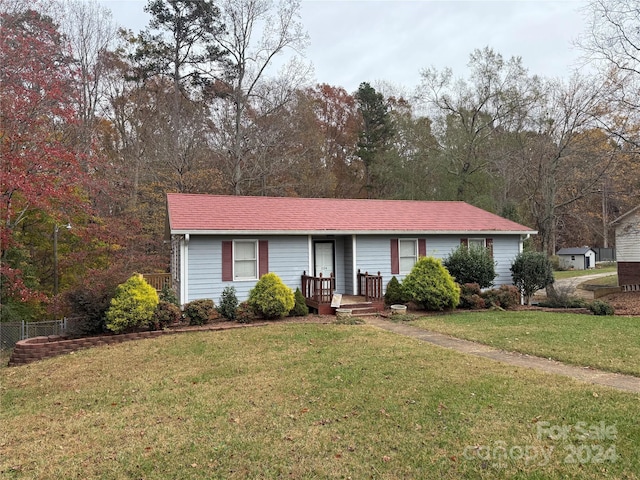 single story home with a front yard