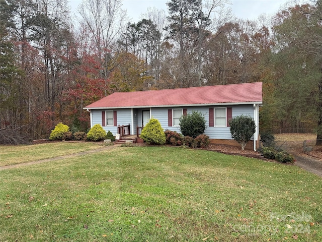 single story home with a front yard