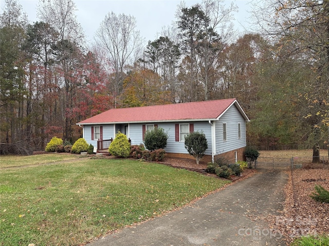 view of front of house with a front lawn