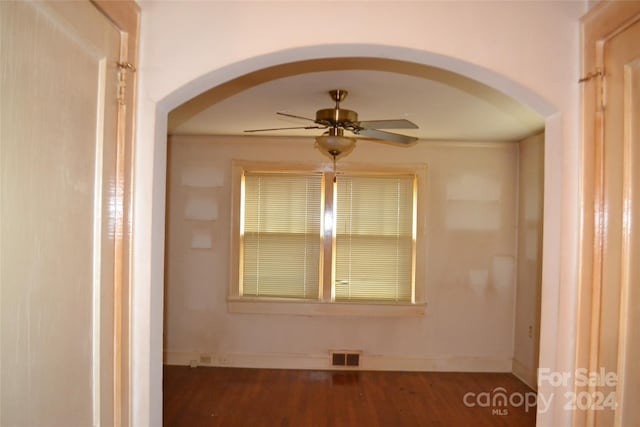 spare room with dark hardwood / wood-style floors and ceiling fan