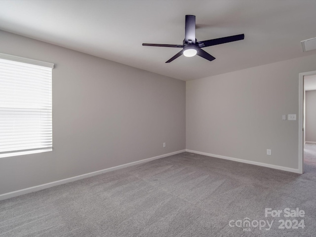 carpeted empty room featuring ceiling fan