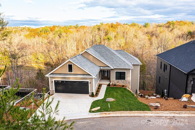 view of front facade featuring a front lawn and a garage