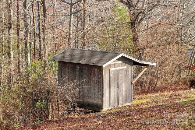 view of outbuilding