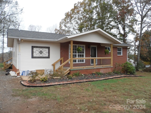 ranch-style home featuring a porch