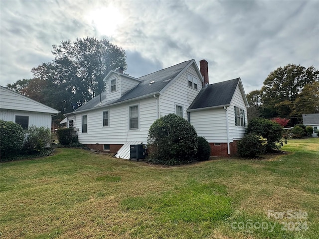 1716 3rd St NE, Hickory, NC 28601 - exterior space featuring a lawn and central air condition unit