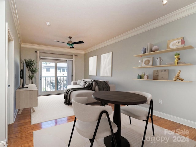 dining space featuring ceiling fan, crown molding, and light hardwood / wood-style floors