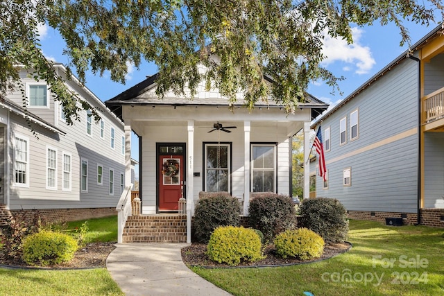 view of front of house with ceiling fan and a front lawn