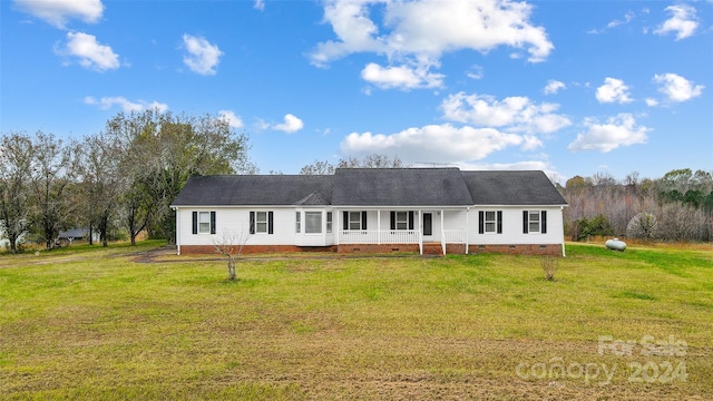 single story home with a front yard