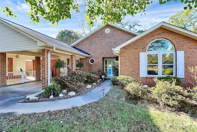 ranch-style house featuring a porch