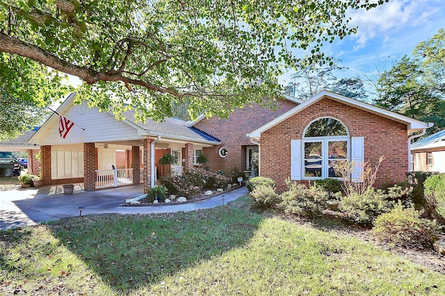 ranch-style house with a porch, a front lawn, and ceiling fan