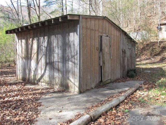 view of outbuilding