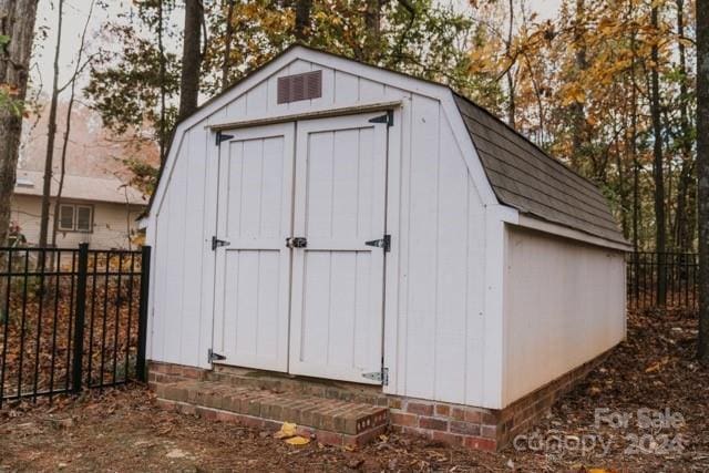 view of outbuilding