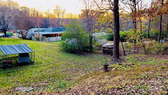 view of yard at dusk