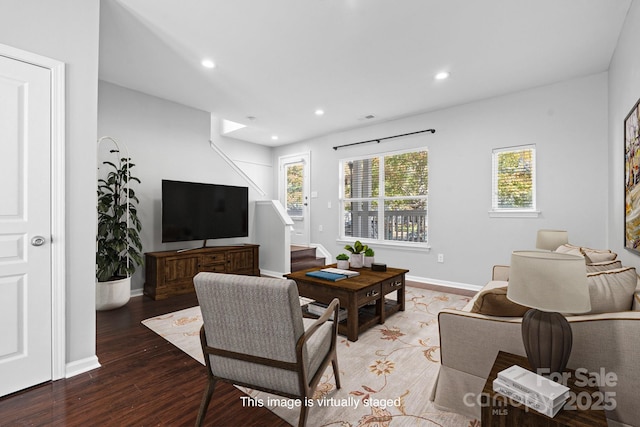 living room featuring recessed lighting, visible vents, baseboards, and wood finished floors