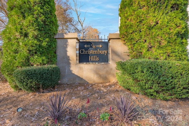 view of community / neighborhood sign