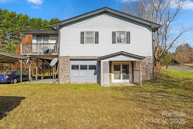 view of front of house with a front lawn, a carport, and a garage