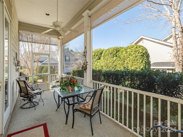 sunroom with ceiling fan