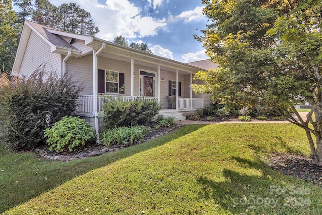 view of front of home featuring a porch and a front lawn