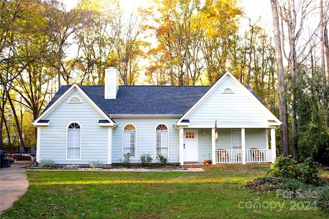 view of front of house featuring a front lawn and covered porch