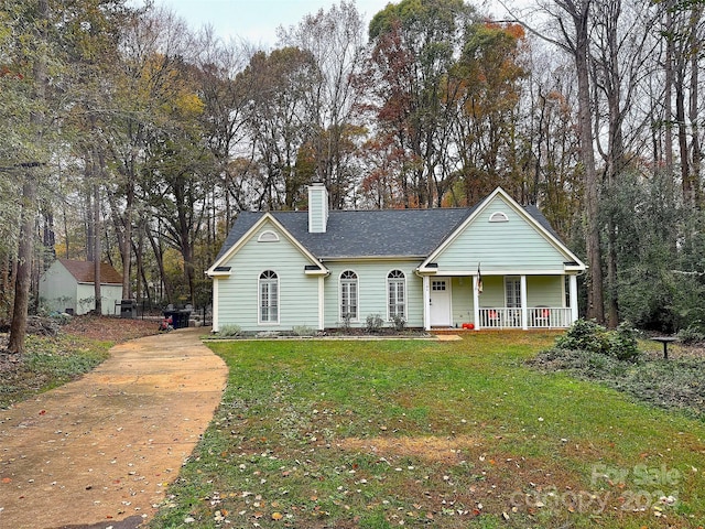 view of front of home featuring a porch and a front lawn