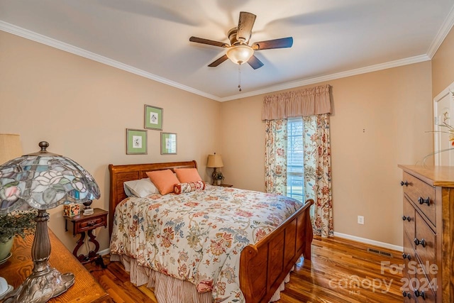 bedroom featuring hardwood / wood-style floors, ceiling fan, and crown molding