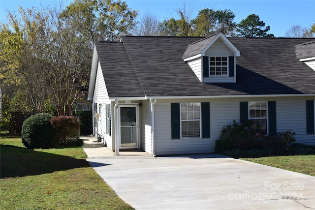 view of front of home with a front lawn