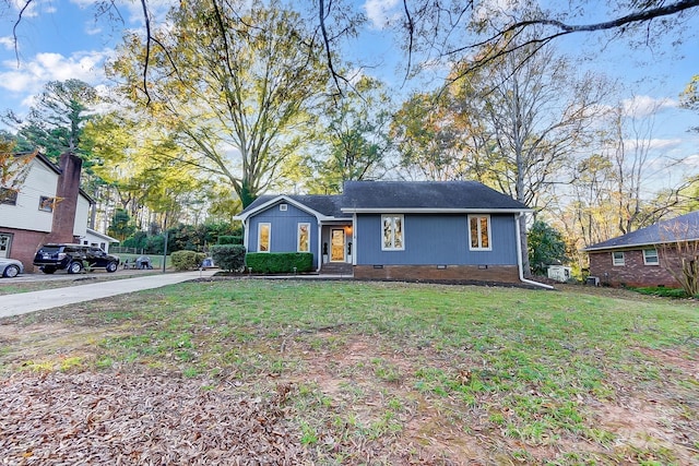 view of front of home with a front lawn