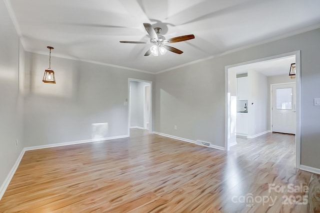 empty room featuring light hardwood / wood-style floors, ceiling fan, and ornamental molding