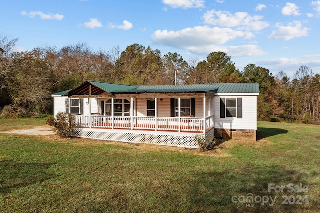 view of front of house with covered porch and a front yard