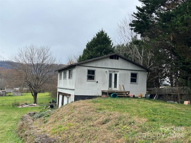 view of front of home featuring a front yard and a garage